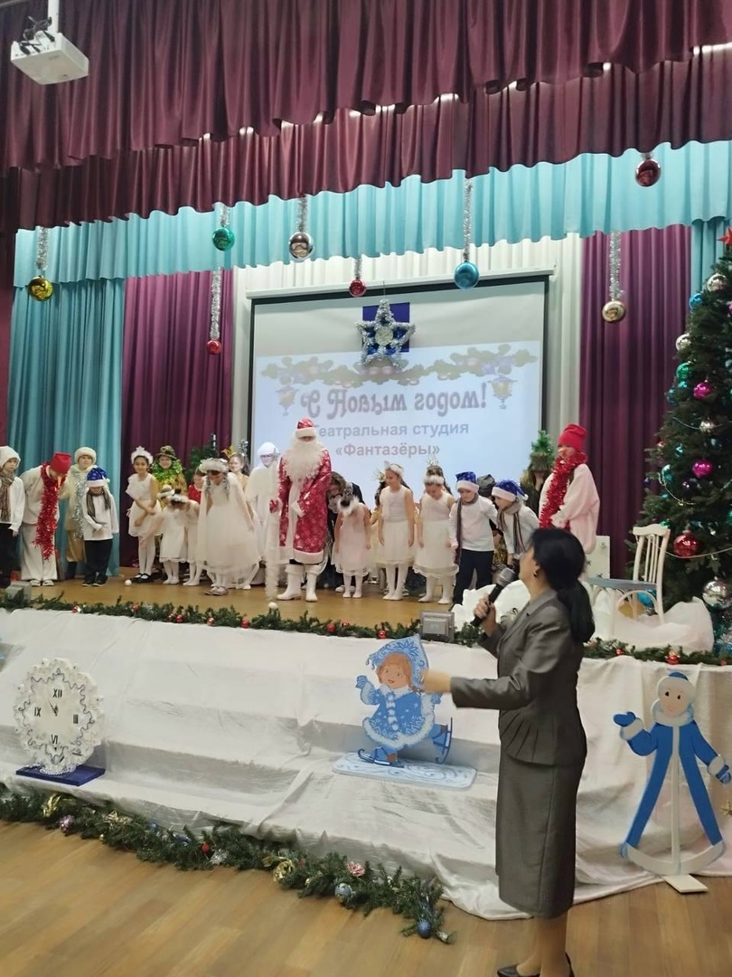 Новогодний спектакль..