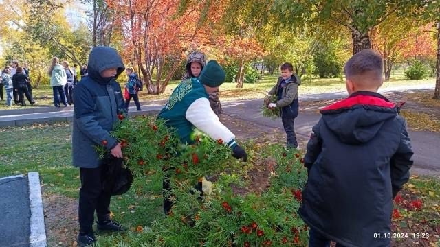 Октябрь - месячник санитарной очистки и благоустройства.